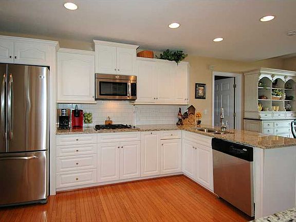 4th image of 107 Aubrey Dr