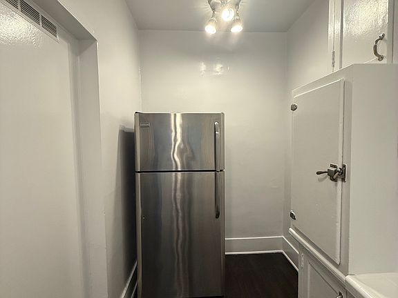 2nd image of 1949 N Vermont Ave #3