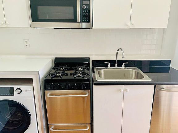 3rd image of 4744 Vernon Blvd APT 2L