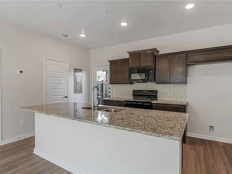 601 W 24th St #112 — Photo 3