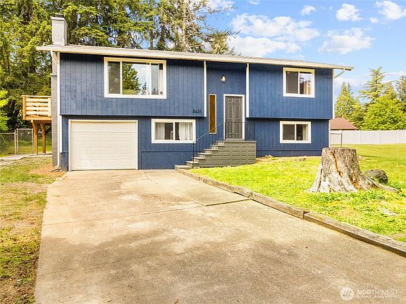 Lots of off street parking, especially if the next owner expands the driveway. Previously it could fit a 17' camper, large truck and two cars. Nice!>
