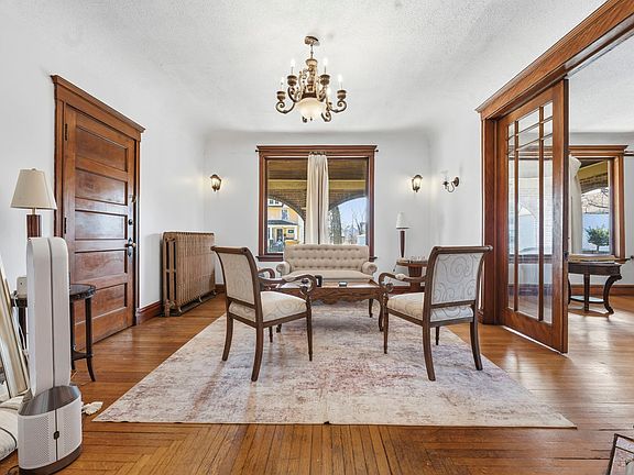 2nd image of 51 W 21st St
