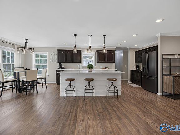 5th image of 305 Sand Mountain Dr