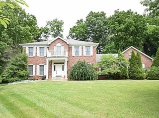703 Chateau Valley Ct, Saint Louis, MO 63135