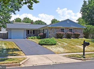 13206 Pleasantview Ln, Fairfax, VA 22033