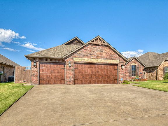 3rd image of 1249 Auburn Cir