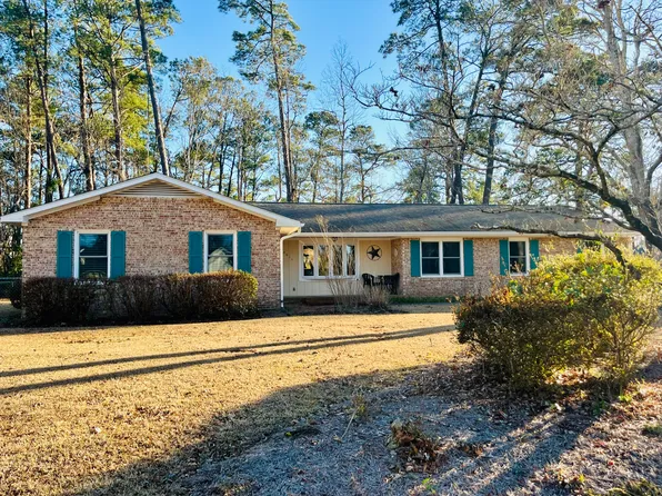 3611 Meadow Dr, Morehead City, NC 28557