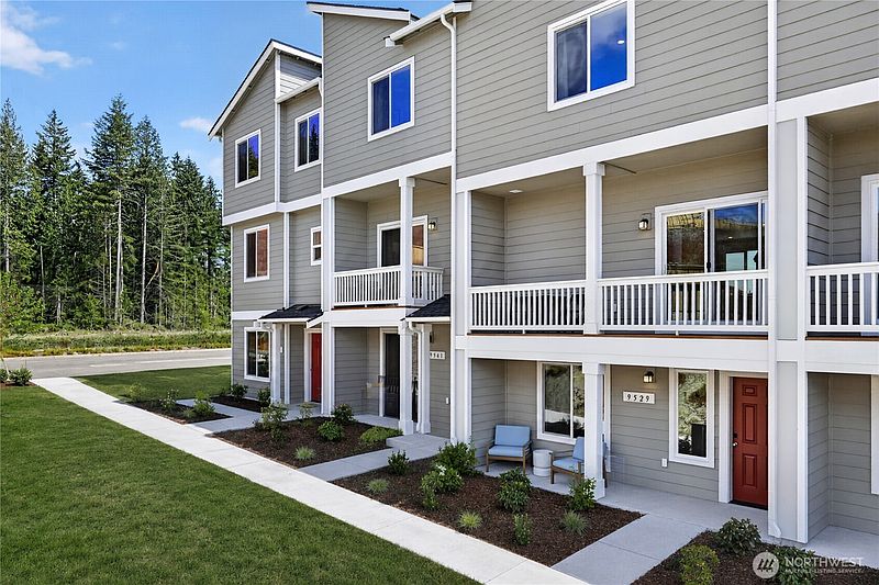 3rd image of 9542 Mineral Avenue NW