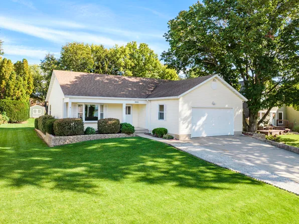 1620 Lake Holiday Dr, Sandwich, IL 60548