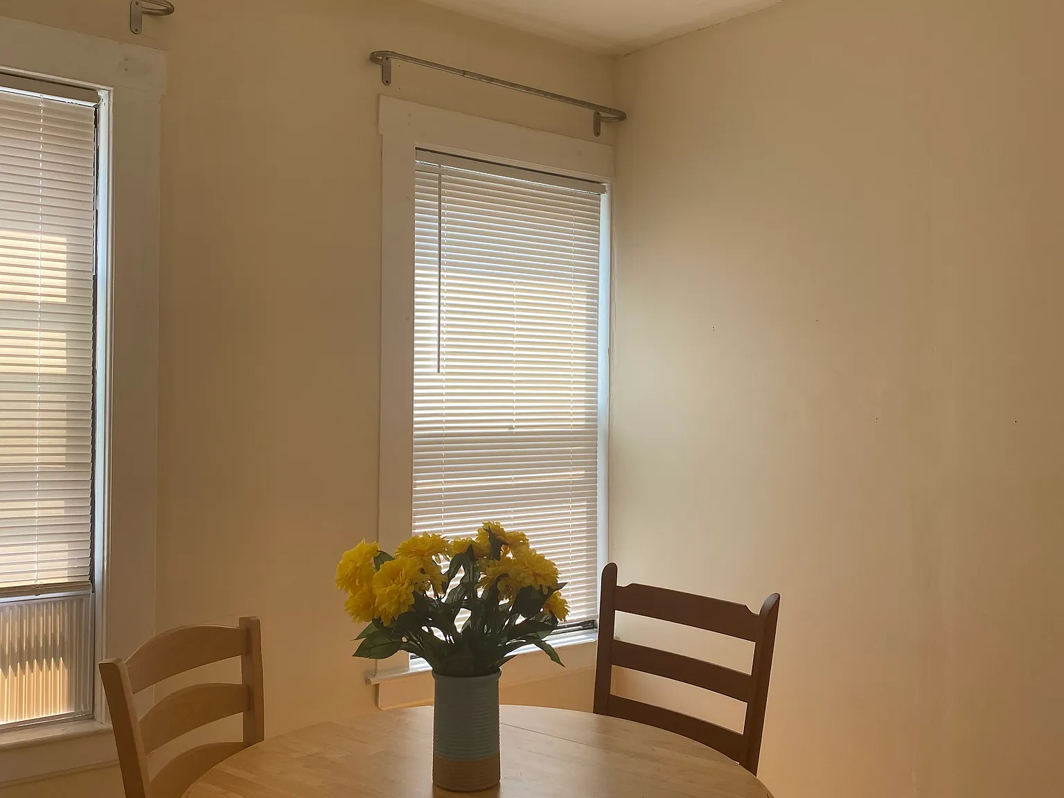 3 bed, 1350 sqft, $3,000 — Photo 2