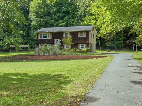 49 W Burda Place, New City, NY 10956