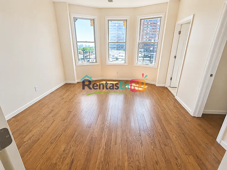 85 Littleton Ave #3B — Photo 1