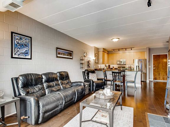 5th image of 1100 W Montrose Ave APT 305