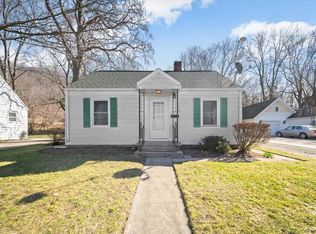 705 N Jefferson St, Lowell, MI 49331