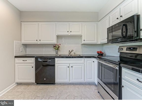 3rd image of 431 Westridge Dr