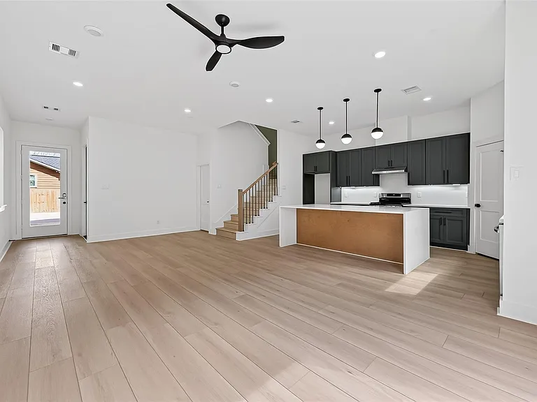 971 Highland Light Ln — Photo 6