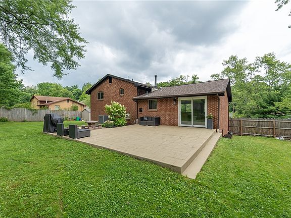 4th image of 615 Greenspring Dr