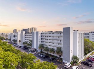 320 NE 12th Ave APT 703, Hallandale, FL 33009