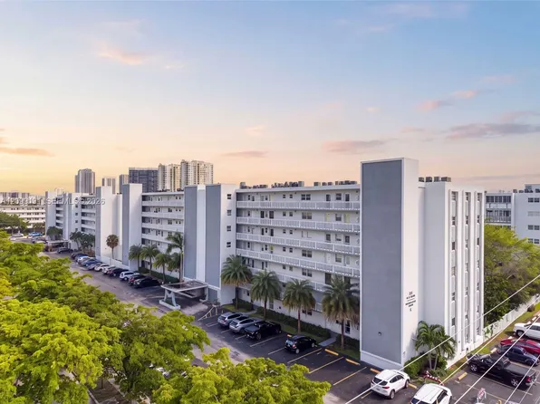 320 NE 12th Ave APT 703, Hallandale, FL 33009
