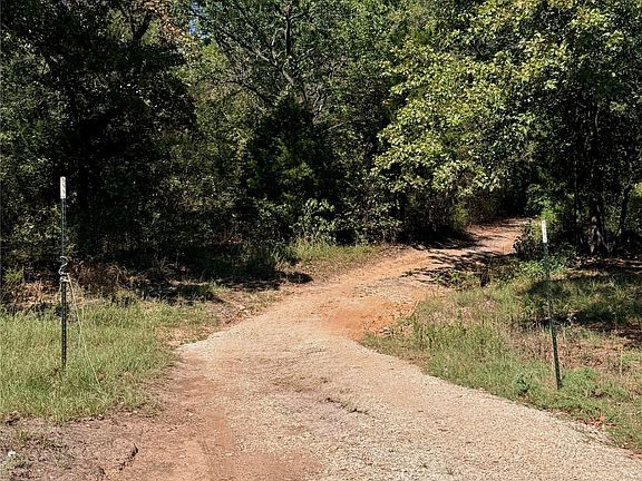 2nd image of 136 Bent Tree Cir