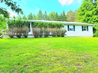 5 Mohican Way, Valley Falls, NY 12185