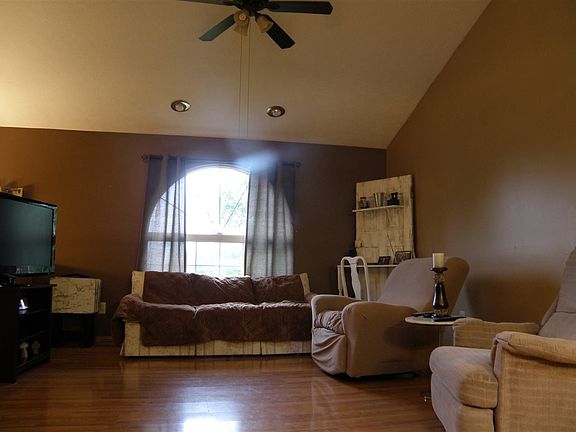5th image of 20 Cherrywood Ln