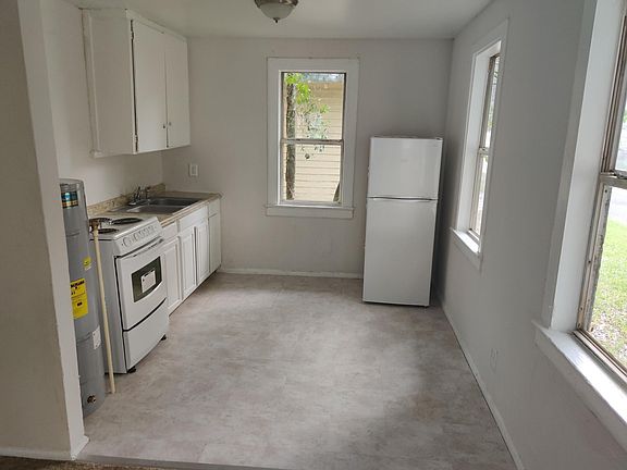 4th image of 1480 Payne Ave