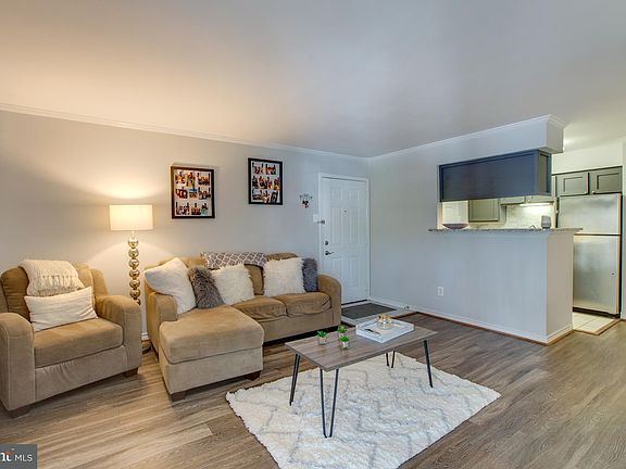 5th image of 1537 Lincoln Way APT 104