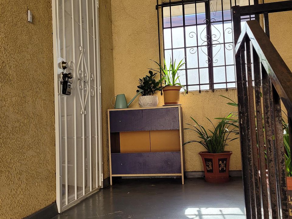 1st image of 624 S Sierra Vista Ave #B