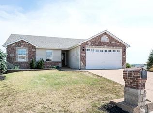 2207 Warwick Castle Dr, Imperial, MO 63052