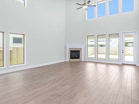 5th image of 42815 Manzano St