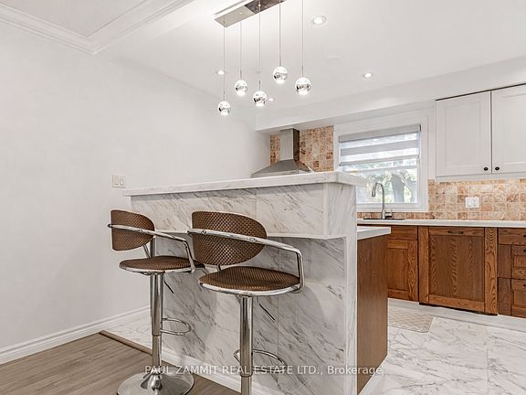 5th image of 42 Windsor Court Rd