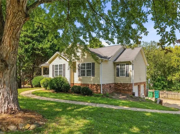 7405 Cortney Glen Ln, Lewisville, NC 27023