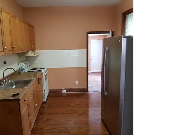 3rd image of 2057 E Monmouth St
