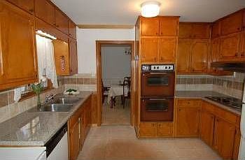 4th image of 942 Belle Glade Dr