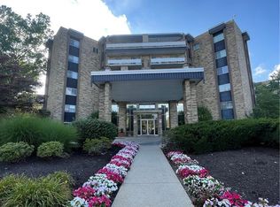 2112 Acacia Park Dr APT 323, Lyndhurst, OH 44124