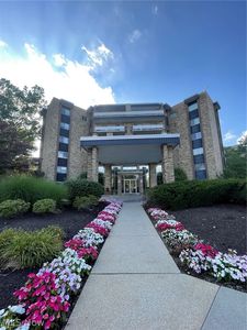 2112 Acacia Park Dr APT 323, Lyndhurst, OH, 44124