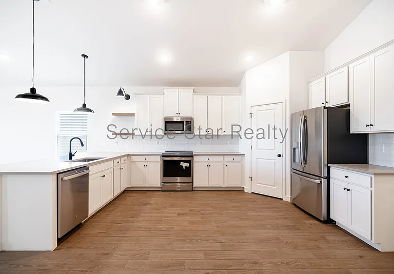 16635 N Lunar St — Photo 2