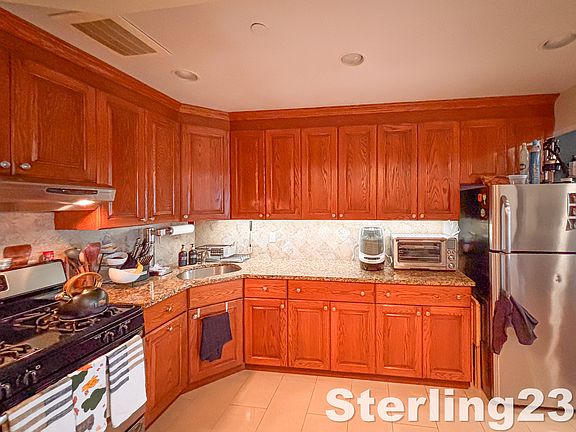 2nd image of 2707 23rd Ave APT 4A
