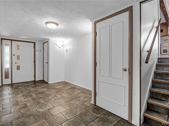 2nd image of 959 Wehrle Dr