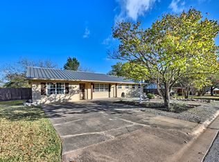 1006 Top Hill Dr, Brenham, TX 77833