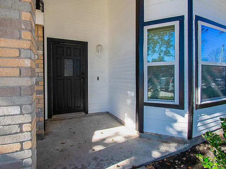 16419 N Bend Dr — Photo 3