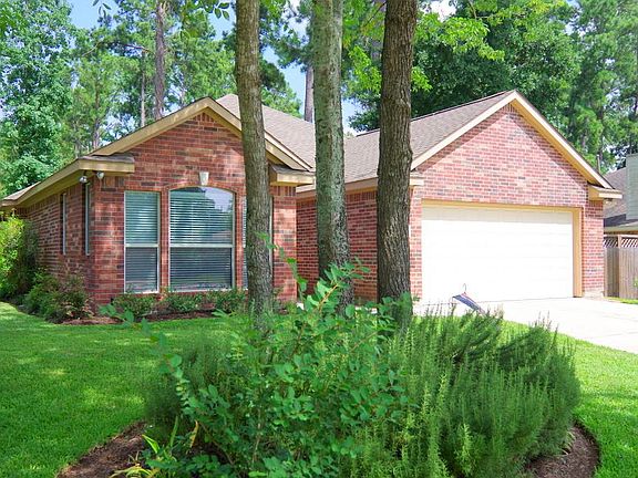 Welcome Home to this fabulous place. 3/2/2 with dining room, study & a pool. Niiccely sized lot allo