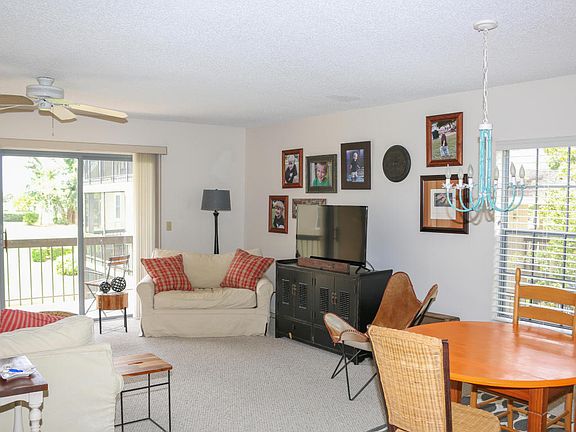4th image of 18570 SE Wood Haven Ln #0
