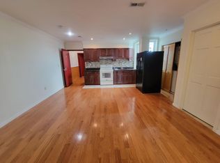 1013 Green St APT 3A, Philadelphia, PA 19123