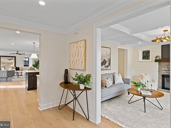 2nd image of 2432 Olcott Ave