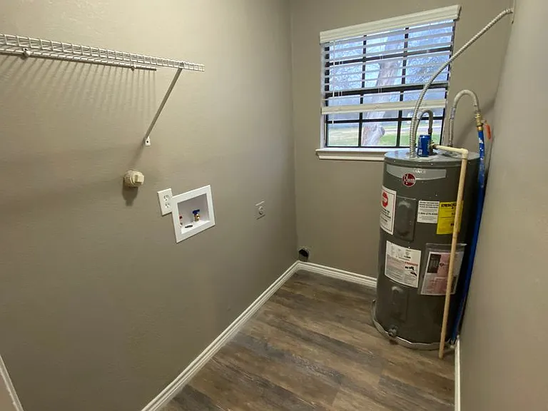 1502 Daffan Ave — Photo 9