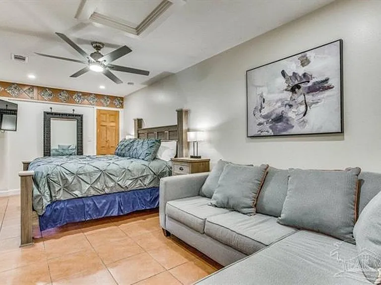 510 W Gregory St — Photo 9