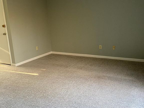 5th image of 646 Shadywood Ln