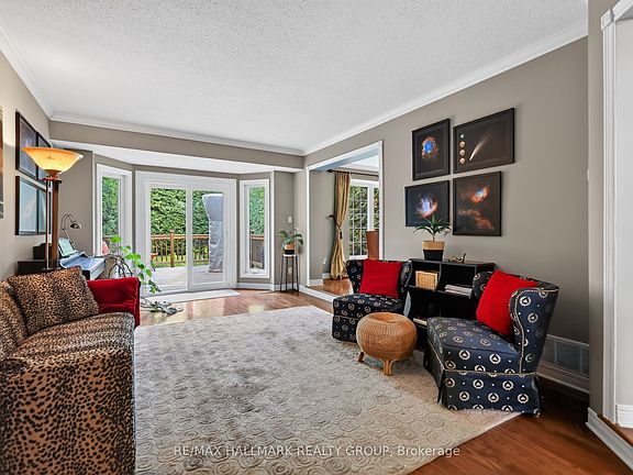 4th image of 15 Pemberton Cres